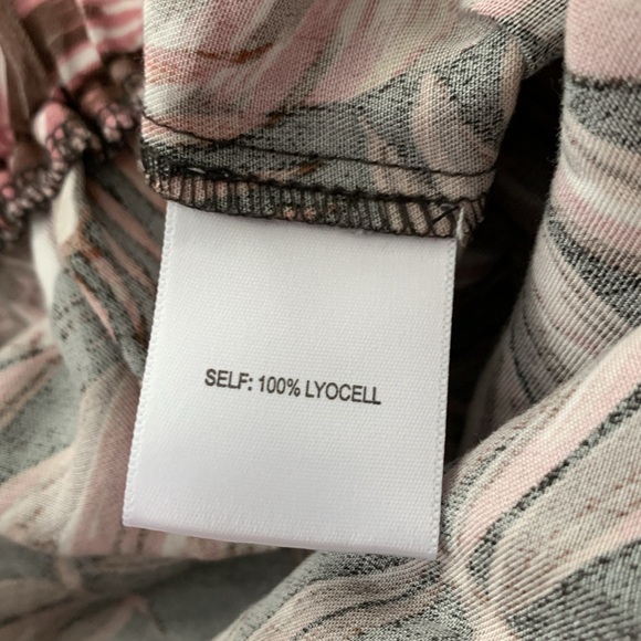 JANE + DELANCEY TROPICAL PALM LEAF PULL ON SHORTS - Picture 7 of 7